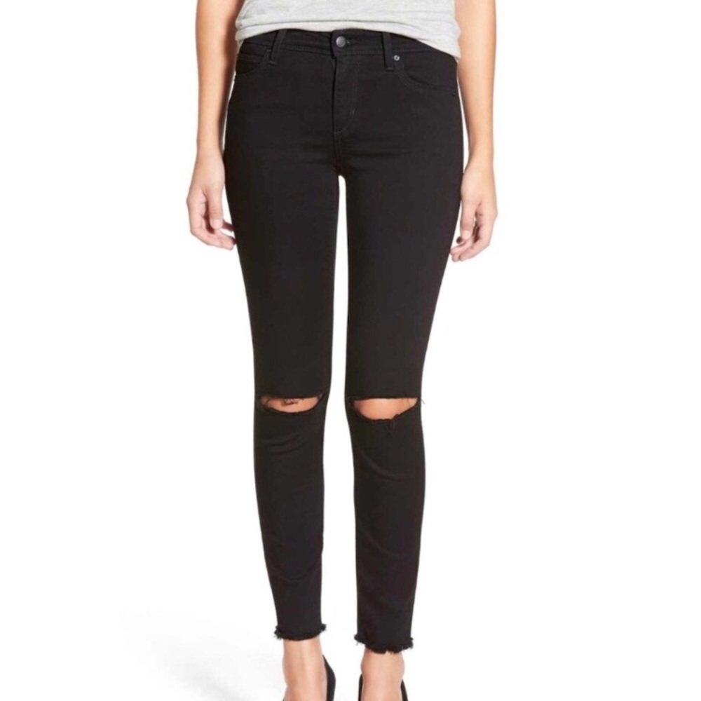 Joe’s Jeans | knee holes + raw hem | black | 26